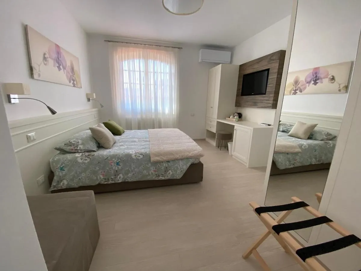 Bellaisa Bed & Breakfast Camaiore 0*,  Italien